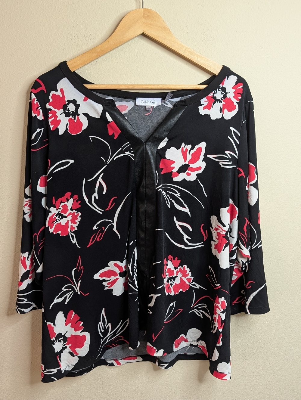 Calvin Klein Floral Top | Plus Size 1X | Faux Leather V-Panel | Black Red White